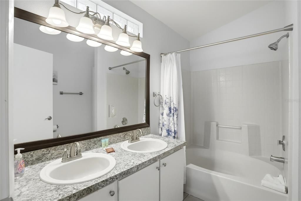 For Sale: $353,900 (3 beds, 2 baths, 1571 Square Feet)
