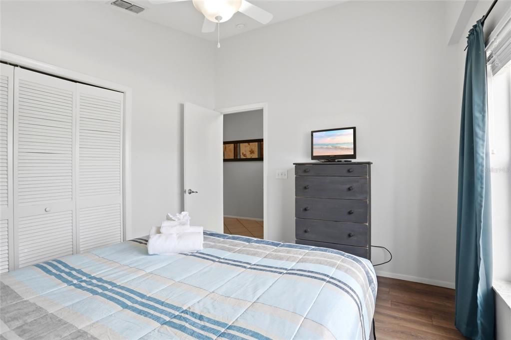 For Sale: $353,900 (3 beds, 2 baths, 1571 Square Feet)