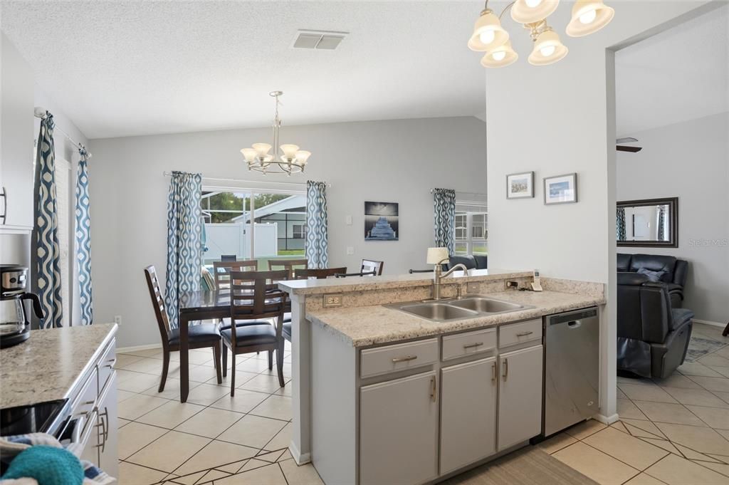 For Sale: $353,900 (3 beds, 2 baths, 1571 Square Feet)
