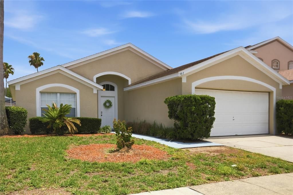 For Sale: $353,900 (3 beds, 2 baths, 1571 Square Feet)