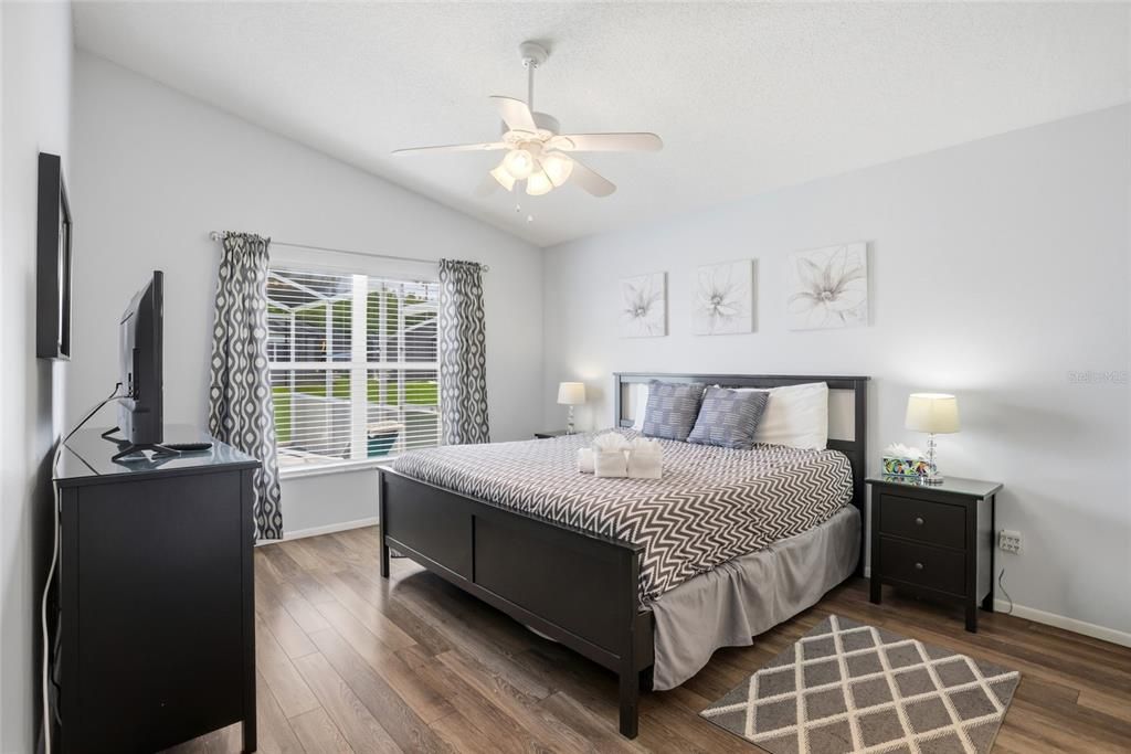 For Sale: $353,900 (3 beds, 2 baths, 1571 Square Feet)