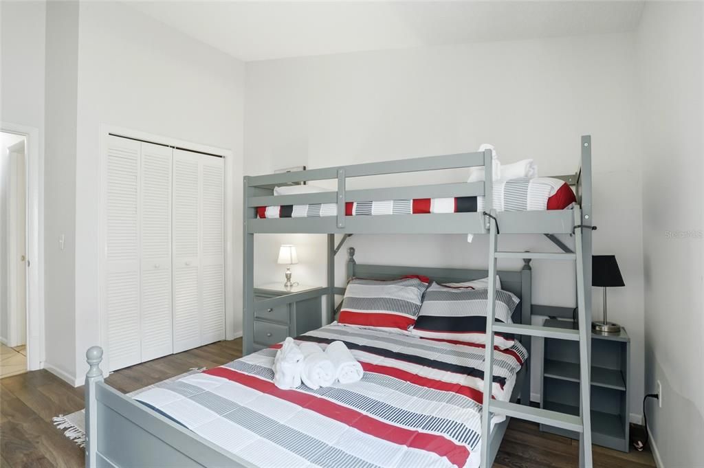 For Sale: $353,900 (3 beds, 2 baths, 1571 Square Feet)