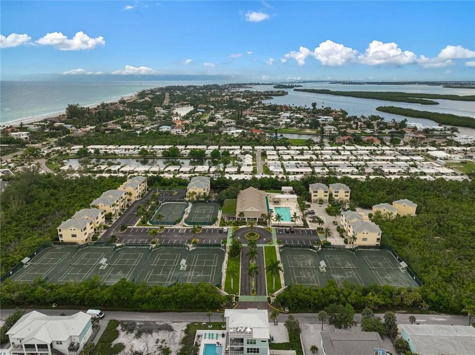 На продажу: $589,000 (2 спален, 2 ванн, 1440 Квадратных фут)