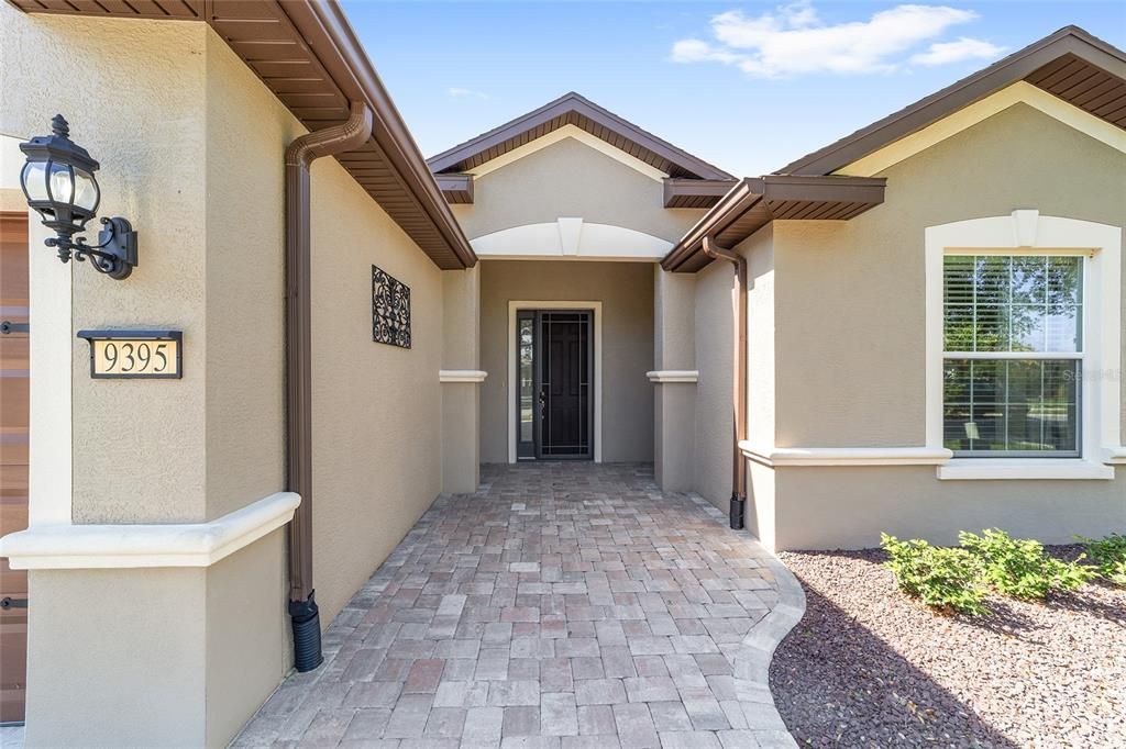 For Sale: $389,900 (3 beds, 2 baths, 2016 Square Feet)