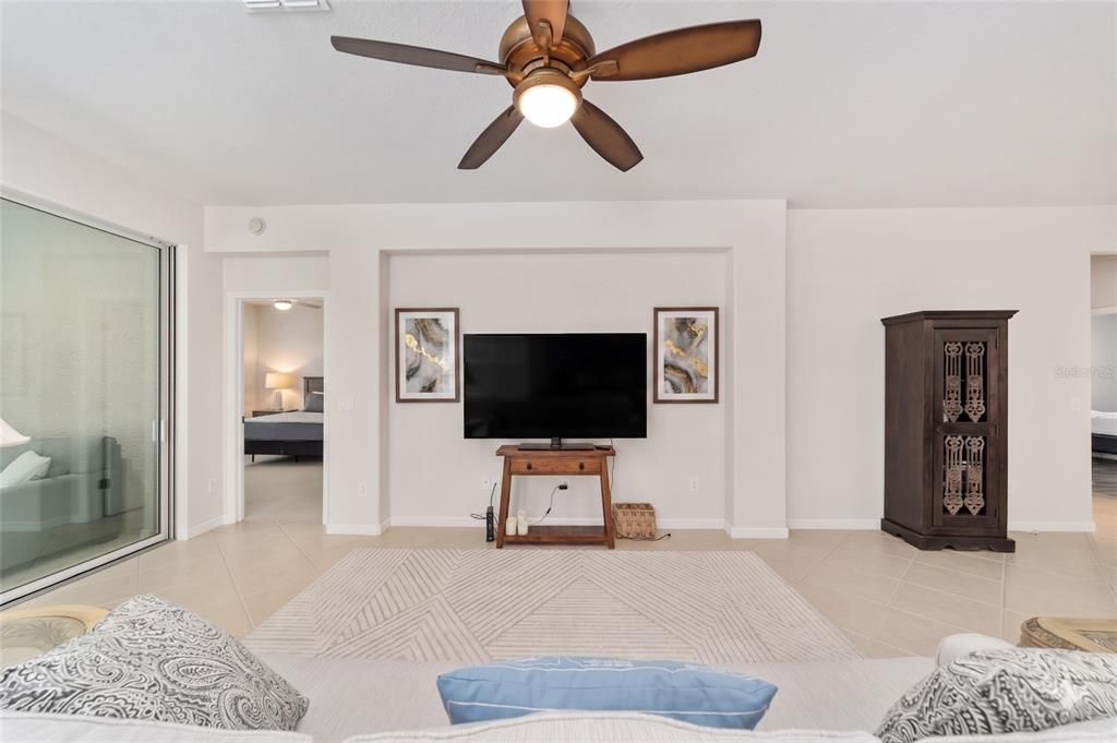 For Sale: $389,900 (3 beds, 2 baths, 2016 Square Feet)