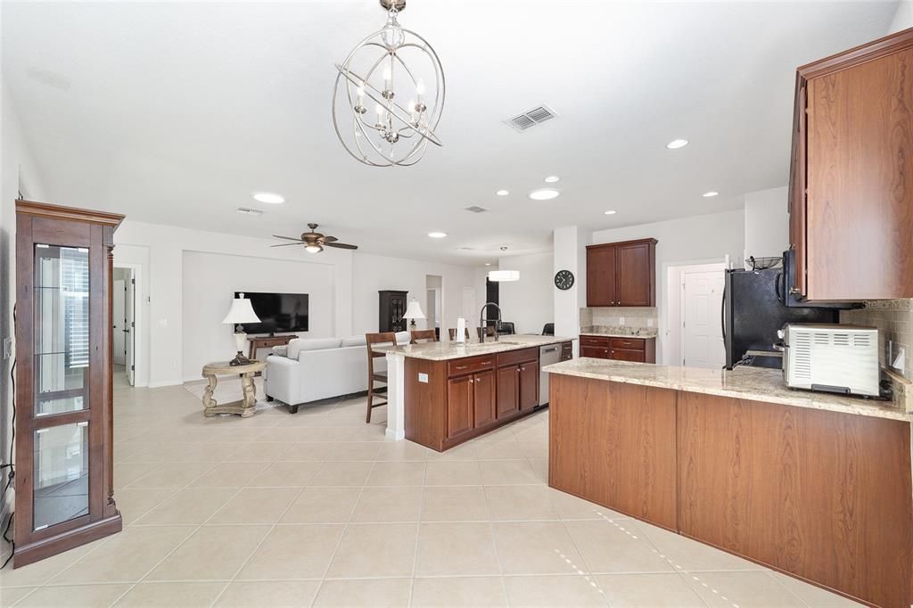 For Sale: $389,900 (3 beds, 2 baths, 2016 Square Feet)