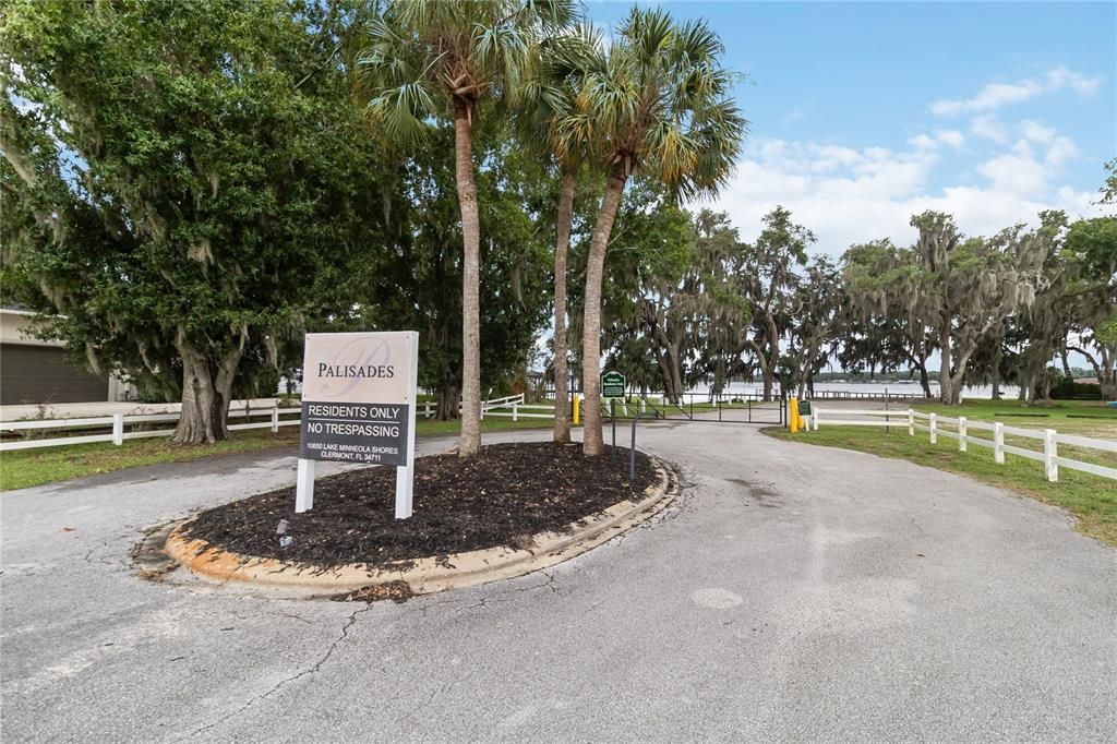 For Sale: $675,000 (4 beds, 3 baths, 3040 Square Feet)