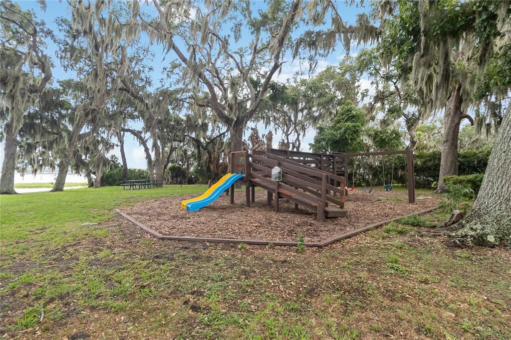 For Sale: $675,000 (4 beds, 3 baths, 3040 Square Feet)