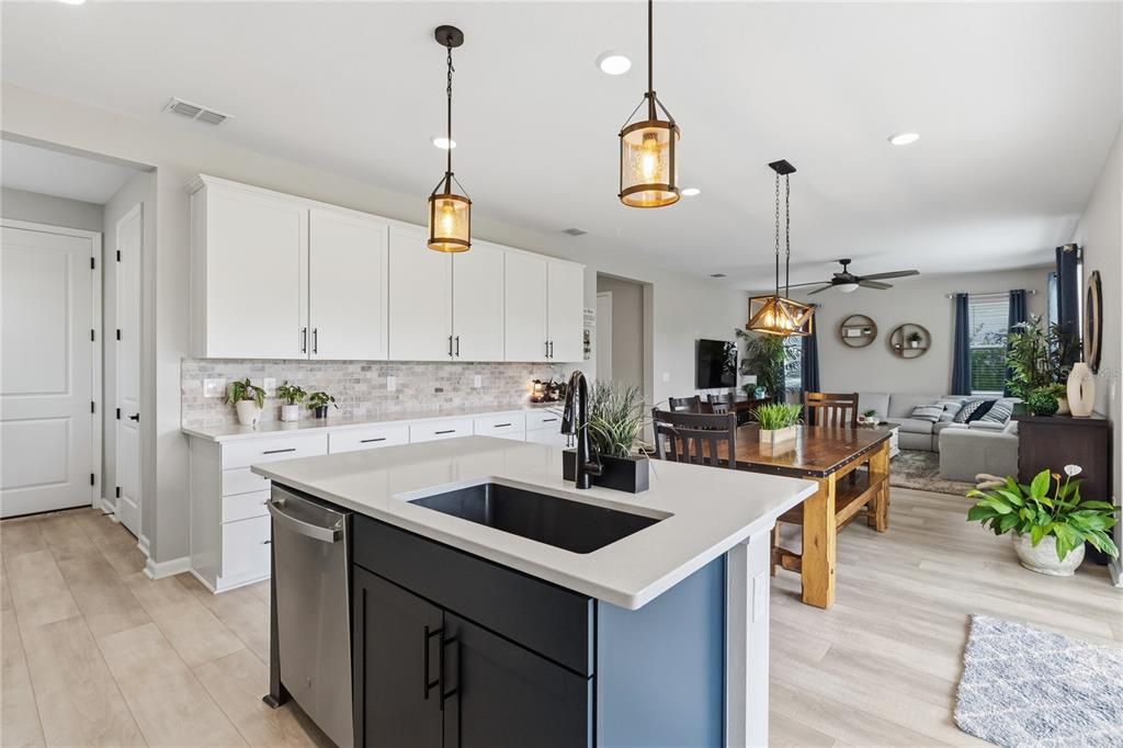 For Sale: $675,000 (4 beds, 3 baths, 3040 Square Feet)