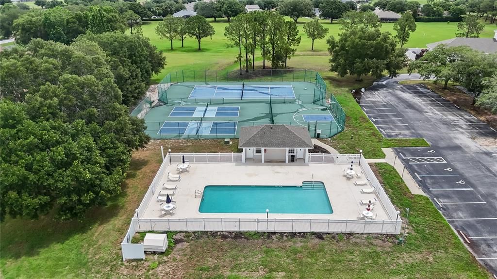 For Sale: $675,000 (4 beds, 3 baths, 3040 Square Feet)