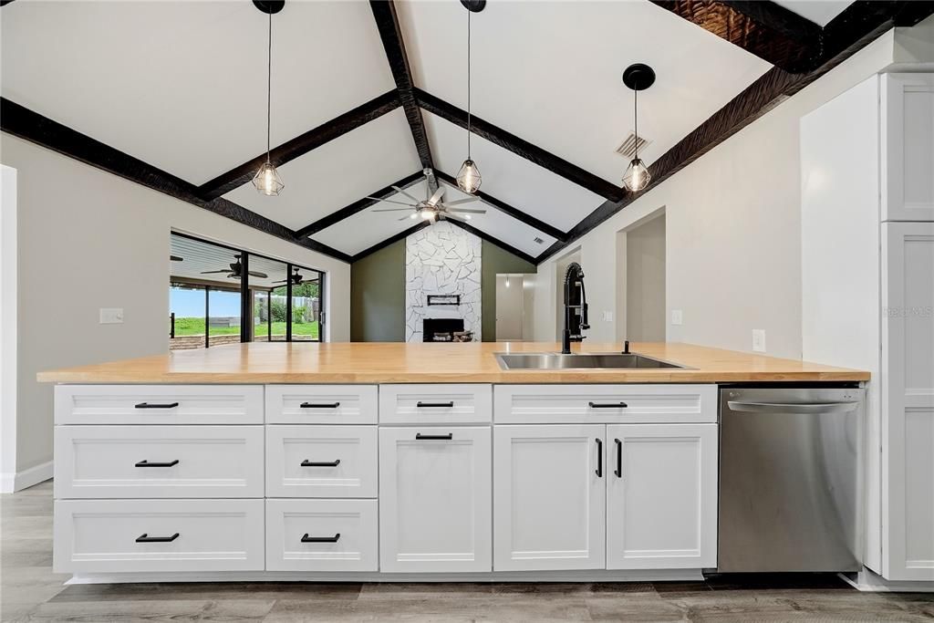 For Sale: $535,000 (4 beds, 2 baths, 2061 Square Feet)