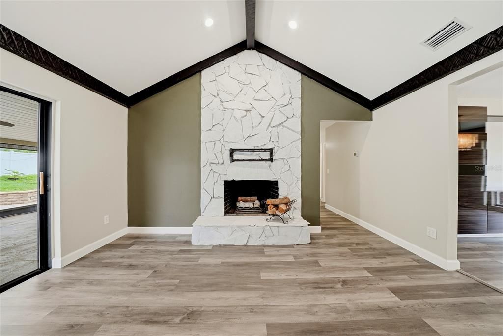 For Sale: $535,000 (4 beds, 2 baths, 2061 Square Feet)