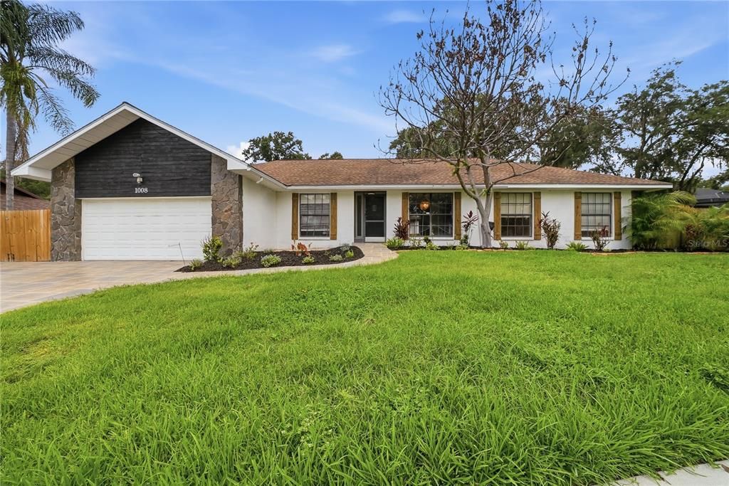 For Sale: $535,000 (4 beds, 2 baths, 2061 Square Feet)