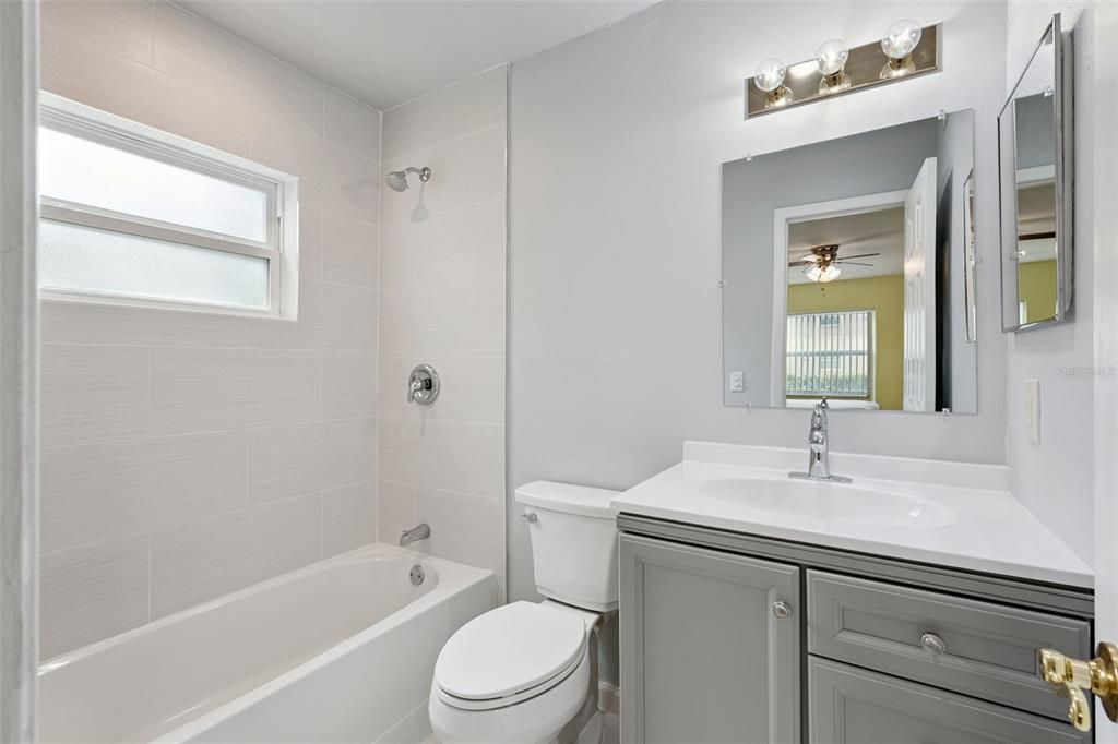 For Sale: $180,000 (2 beds, 2 baths, 905 Square Feet)