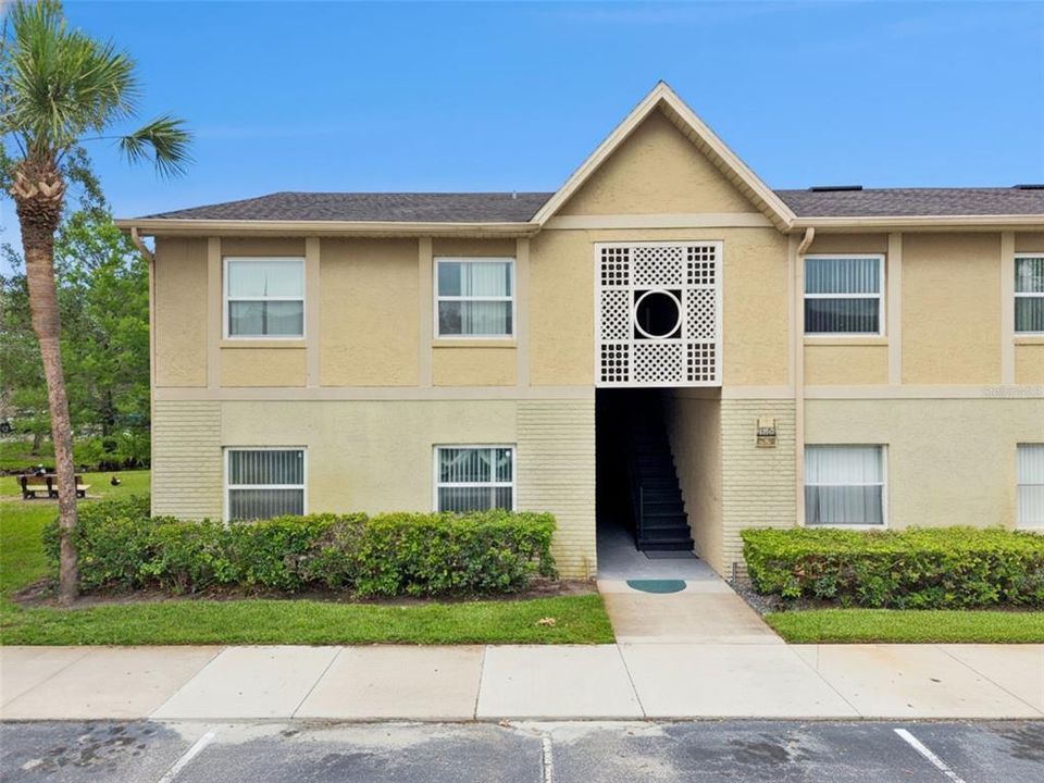 For Sale: $180,000 (2 beds, 2 baths, 905 Square Feet)