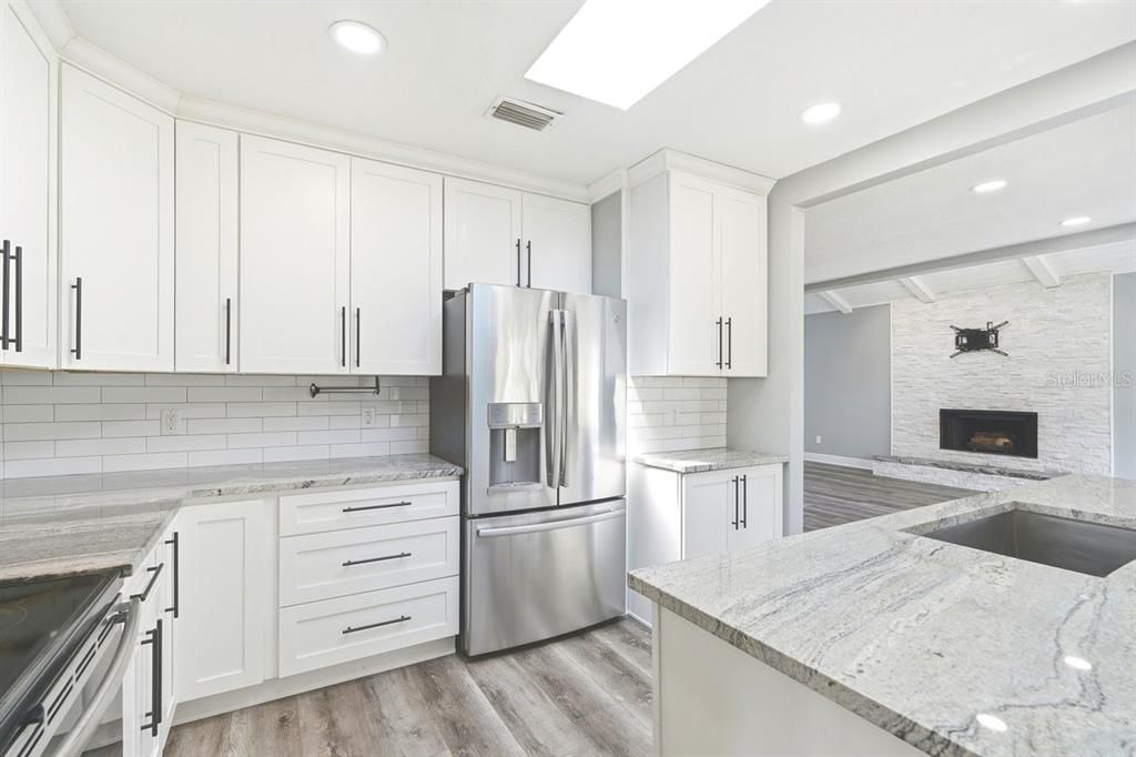 На продажу: $365,000 (2 спален, 2 ванн, 1198 Квадратных фут)