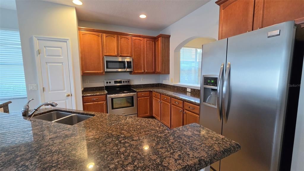 For Rent: $2,795 (3 beds, 2 baths, 1683 Square Feet)