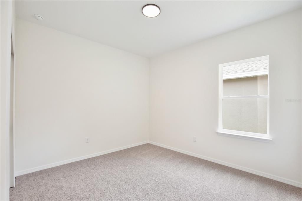 For Sale: $399,900 (5 beds, 3 baths, 2200 Square Feet)