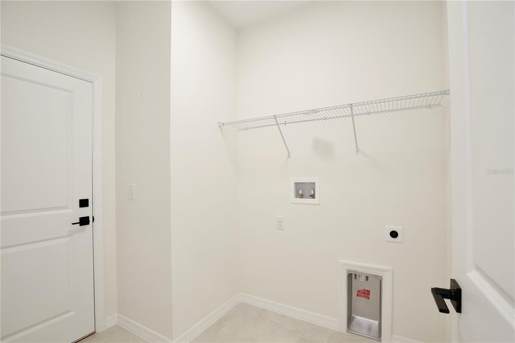 For Sale: $399,900 (5 beds, 3 baths, 2200 Square Feet)
