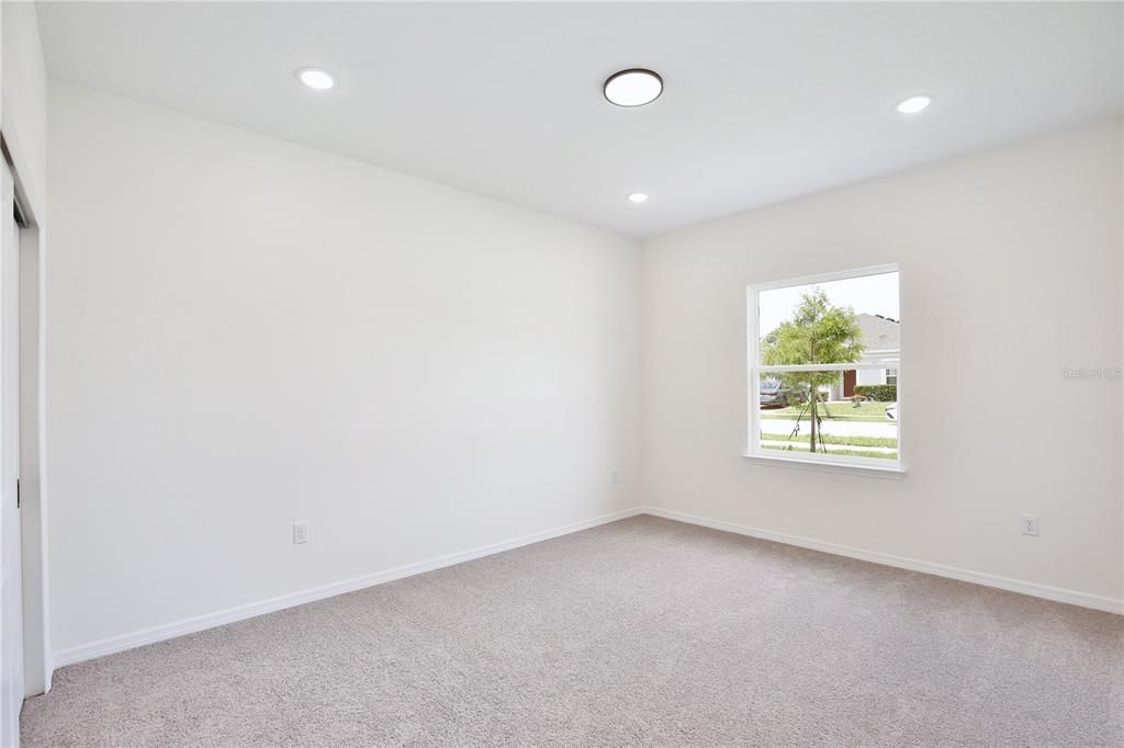 For Sale: $399,900 (5 beds, 3 baths, 2200 Square Feet)