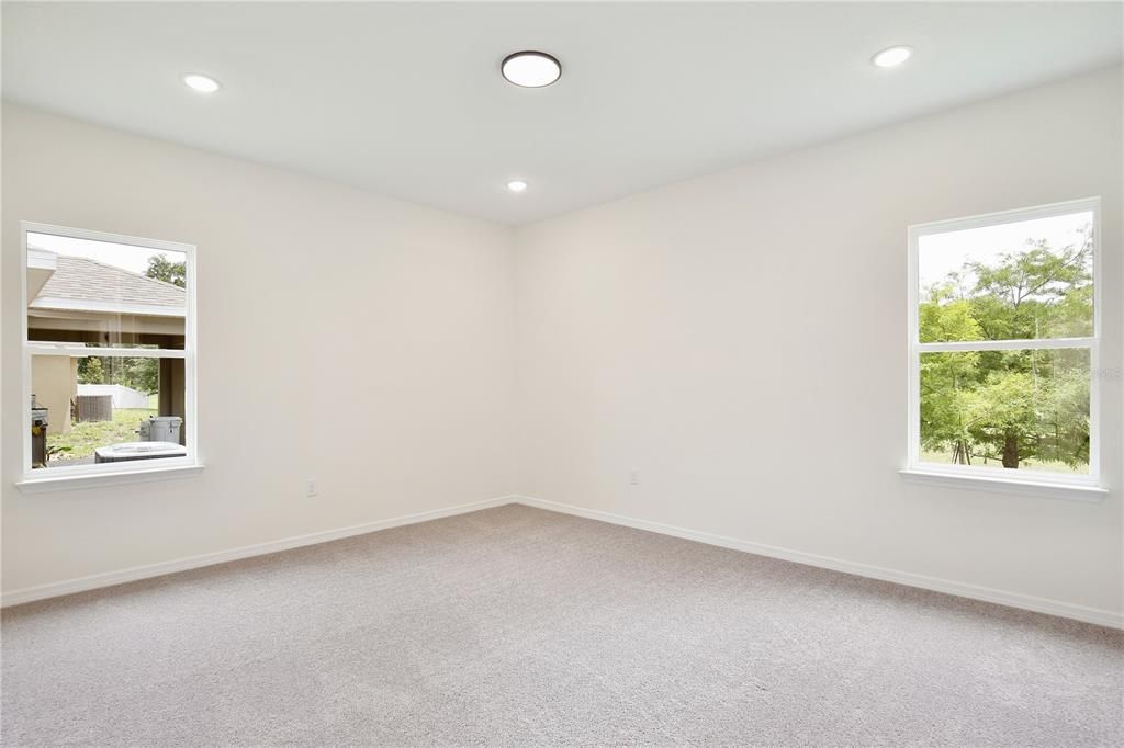 For Sale: $399,900 (5 beds, 3 baths, 2200 Square Feet)