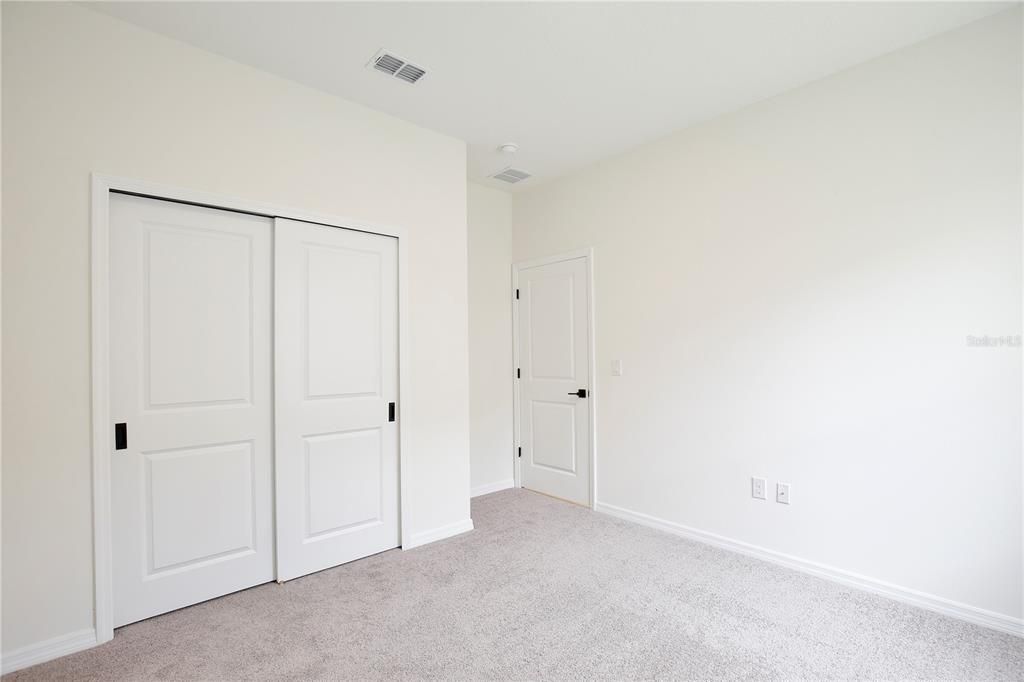 For Sale: $399,900 (5 beds, 3 baths, 2200 Square Feet)