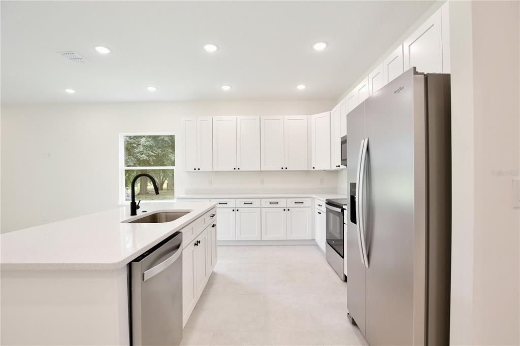 For Sale: $399,900 (5 beds, 3 baths, 2200 Square Feet)