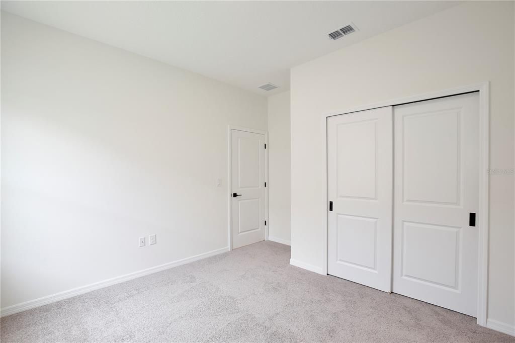 For Sale: $399,900 (5 beds, 3 baths, 2200 Square Feet)
