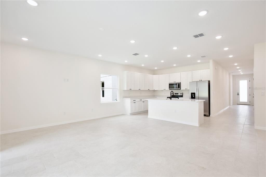 For Sale: $399,900 (5 beds, 3 baths, 2200 Square Feet)