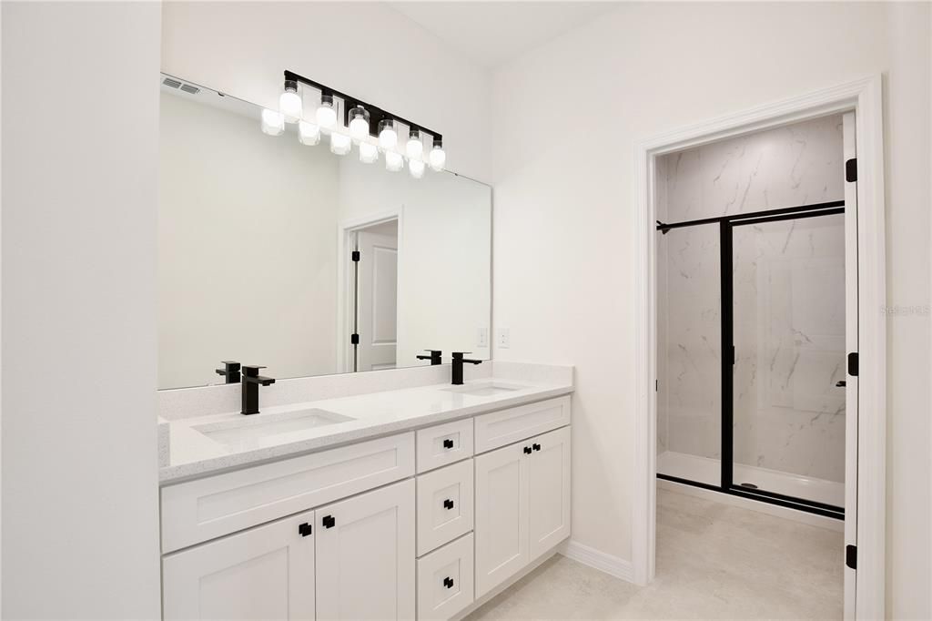 For Sale: $399,900 (5 beds, 3 baths, 2200 Square Feet)