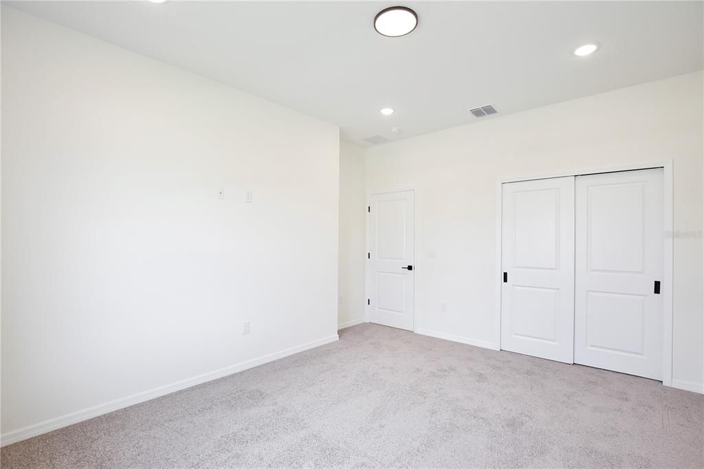 For Sale: $399,900 (5 beds, 3 baths, 2200 Square Feet)