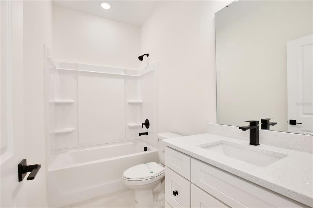 For Sale: $399,900 (5 beds, 3 baths, 2200 Square Feet)
