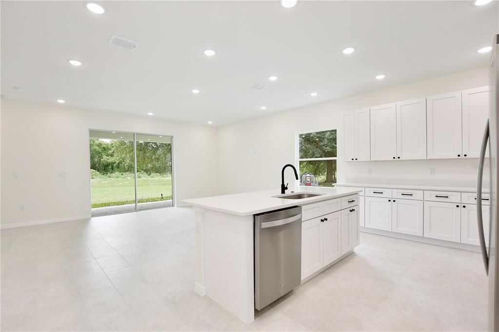 For Sale: $399,900 (5 beds, 3 baths, 2200 Square Feet)
