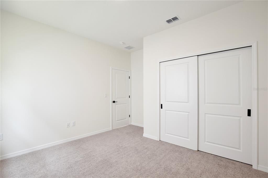 For Sale: $399,900 (5 beds, 3 baths, 2200 Square Feet)