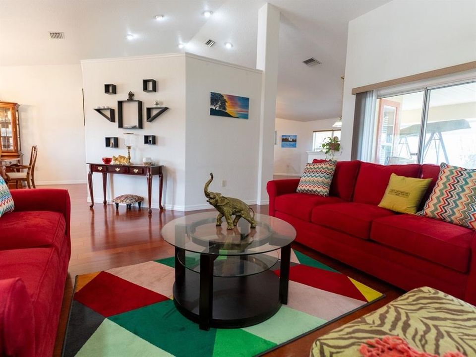 En Venta: $325,000 (3 camas, 2 baños, 2191 Pies cuadrados)