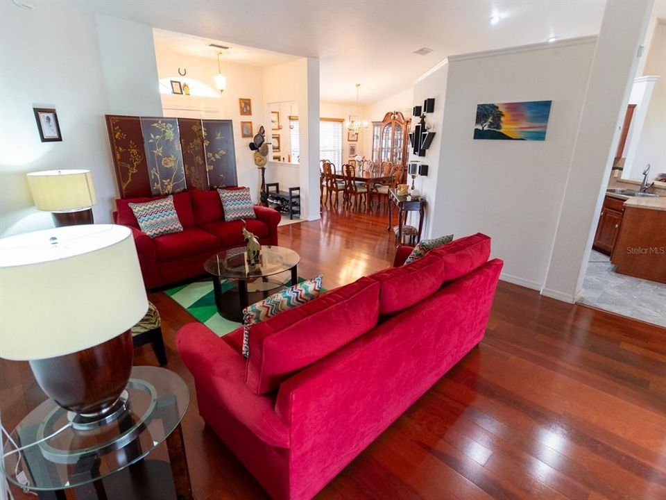 En Venta: $325,000 (3 camas, 2 baños, 2191 Pies cuadrados)