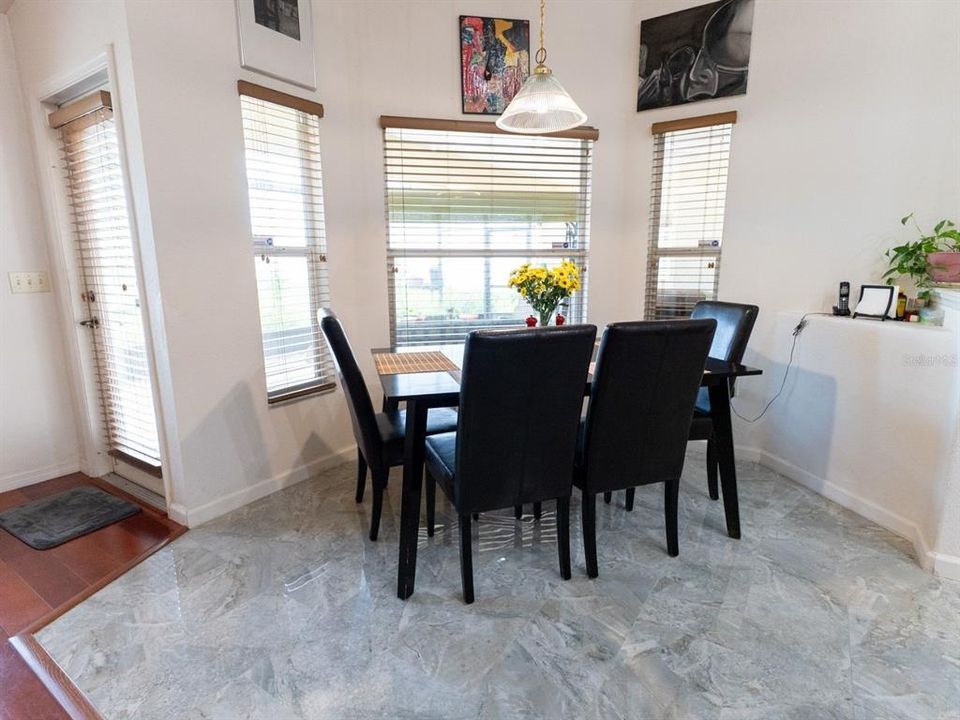 En Venta: $325,000 (3 camas, 2 baños, 2191 Pies cuadrados)