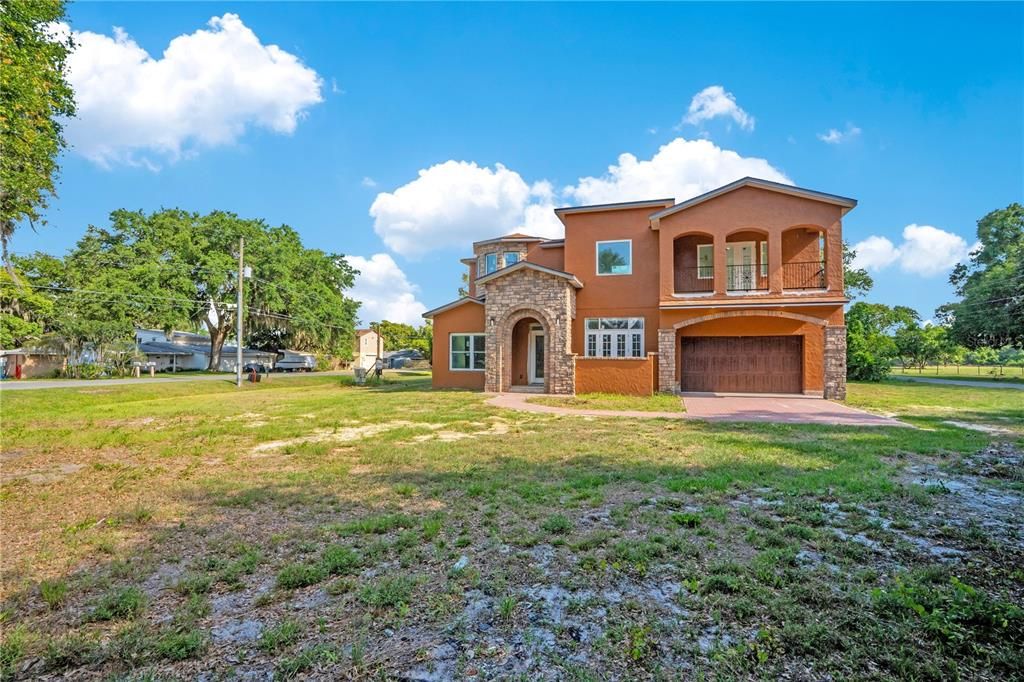 For Sale: $1,200,000 (4 beds, 4 baths, 4923 Square Feet)