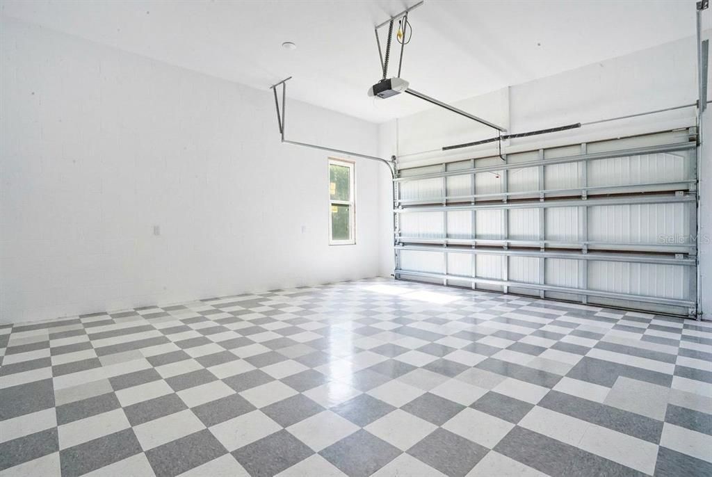 For Sale: $1,200,000 (4 beds, 4 baths, 4923 Square Feet)