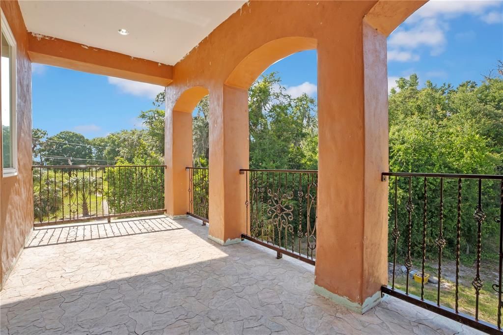 For Sale: $1,200,000 (4 beds, 4 baths, 4923 Square Feet)