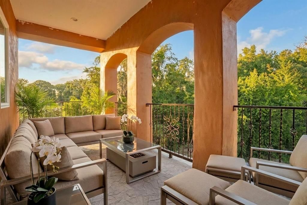 For Sale: $1,200,000 (4 beds, 4 baths, 4923 Square Feet)