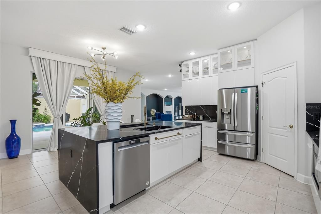 En Venta: $793,999 (4 camas, 3 baños, 3148 Pies cuadrados)