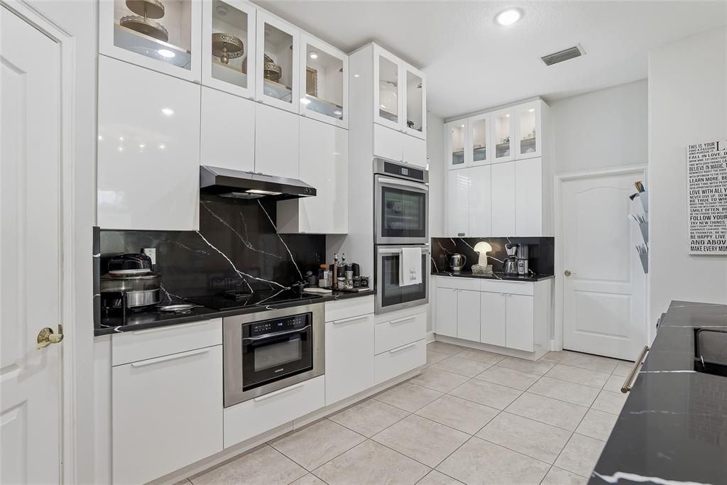 En Venta: $793,999 (4 camas, 3 baños, 3148 Pies cuadrados)