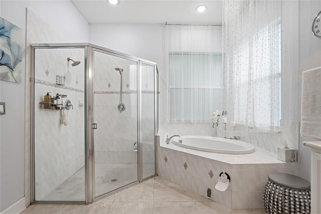 En Venta: $793,999 (4 camas, 3 baños, 3148 Pies cuadrados)