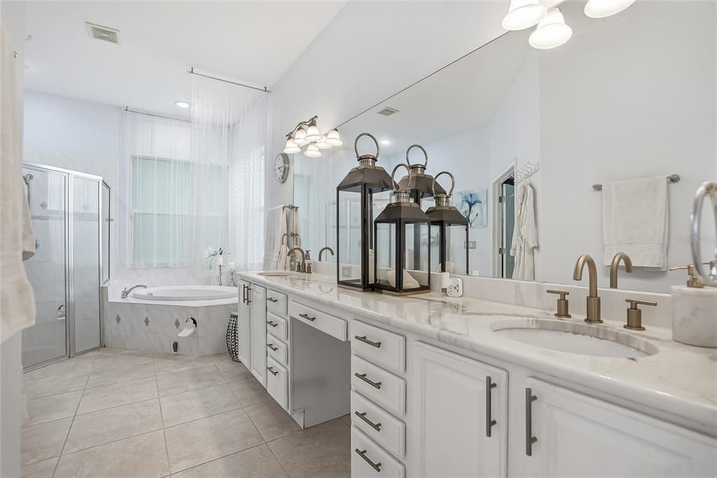 En Venta: $793,999 (4 camas, 3 baños, 3148 Pies cuadrados)