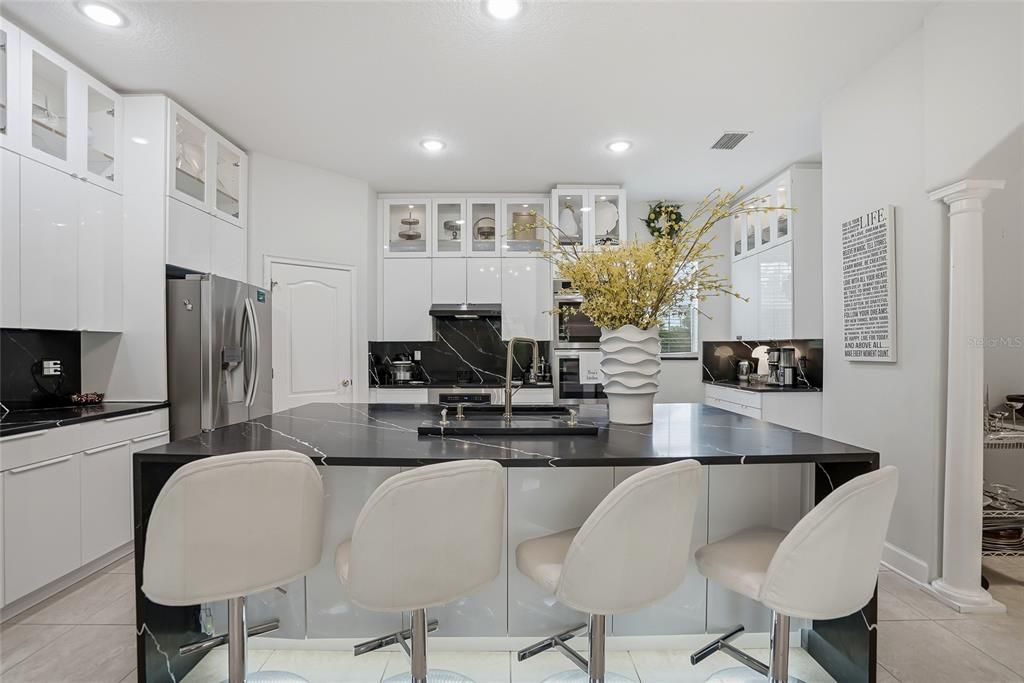 En Venta: $793,999 (4 camas, 3 baños, 3148 Pies cuadrados)