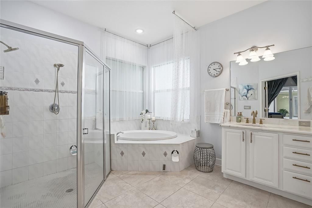 En Venta: $793,999 (4 camas, 3 baños, 3148 Pies cuadrados)
