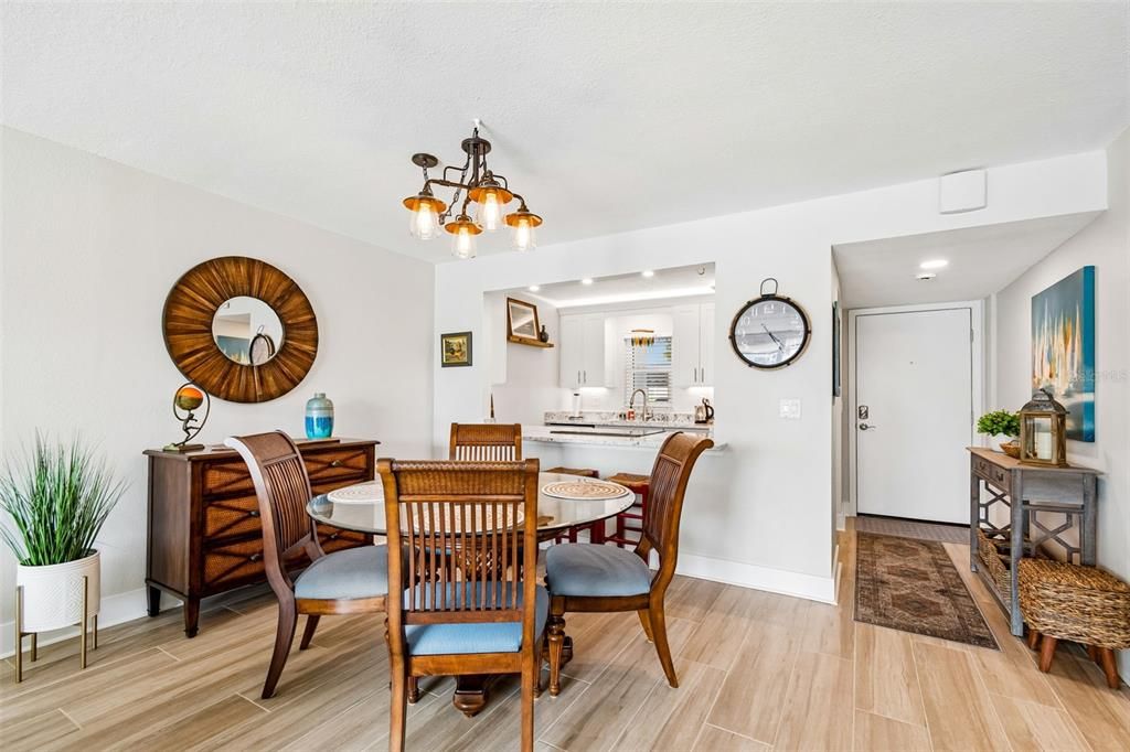En Venta: $300,000 (2 camas, 2 baños, 1110 Pies cuadrados)