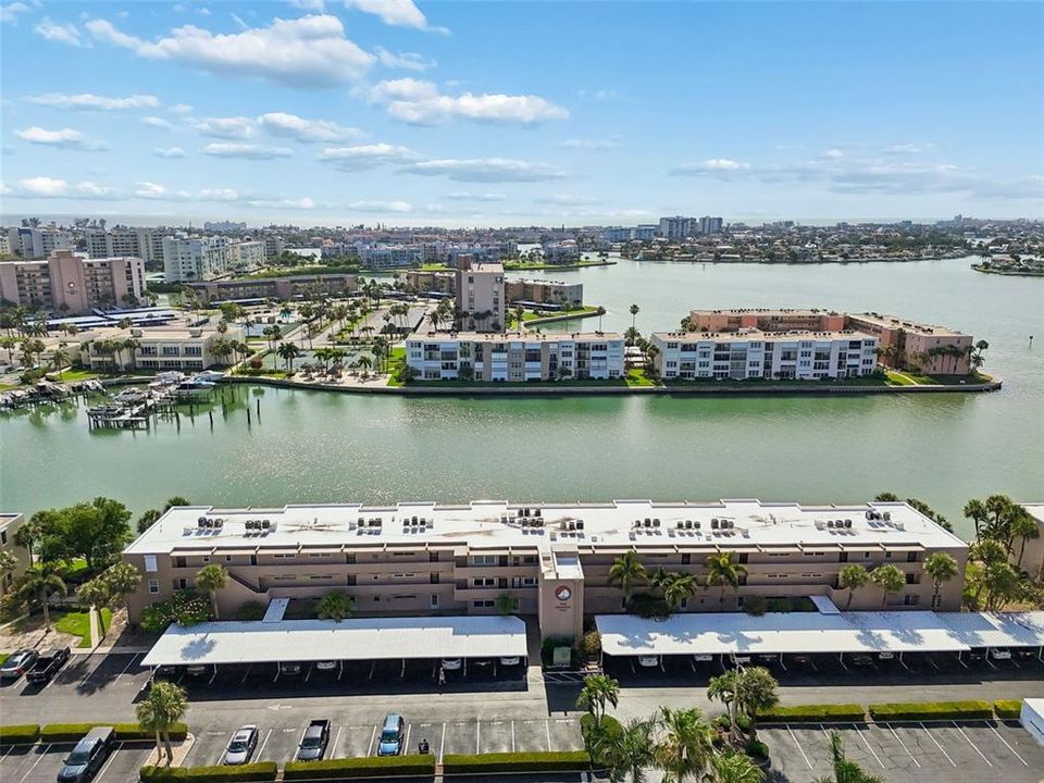 En Venta: $300,000 (2 camas, 2 baños, 1110 Pies cuadrados)
