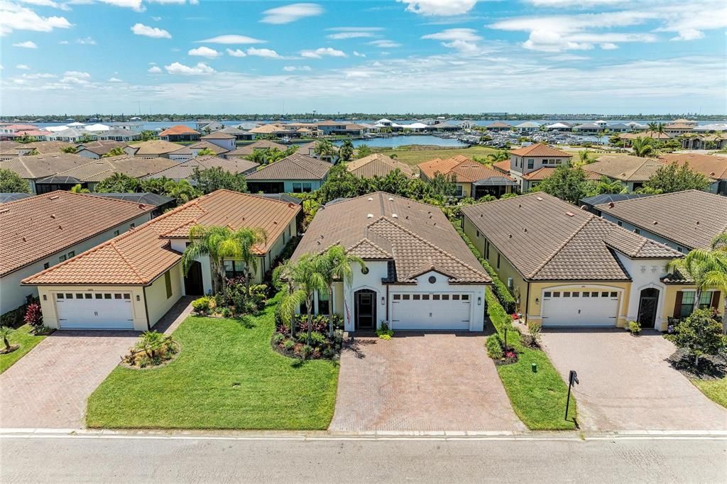 For Sale: $799,000 (4 beds, 3 baths, 2507 Square Feet)